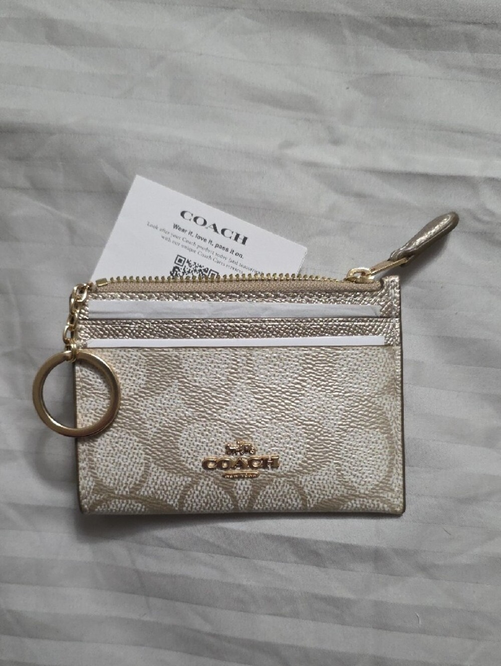 Coach Gold Metallic Signature Card Case with Keyring - Picture 3 of 3